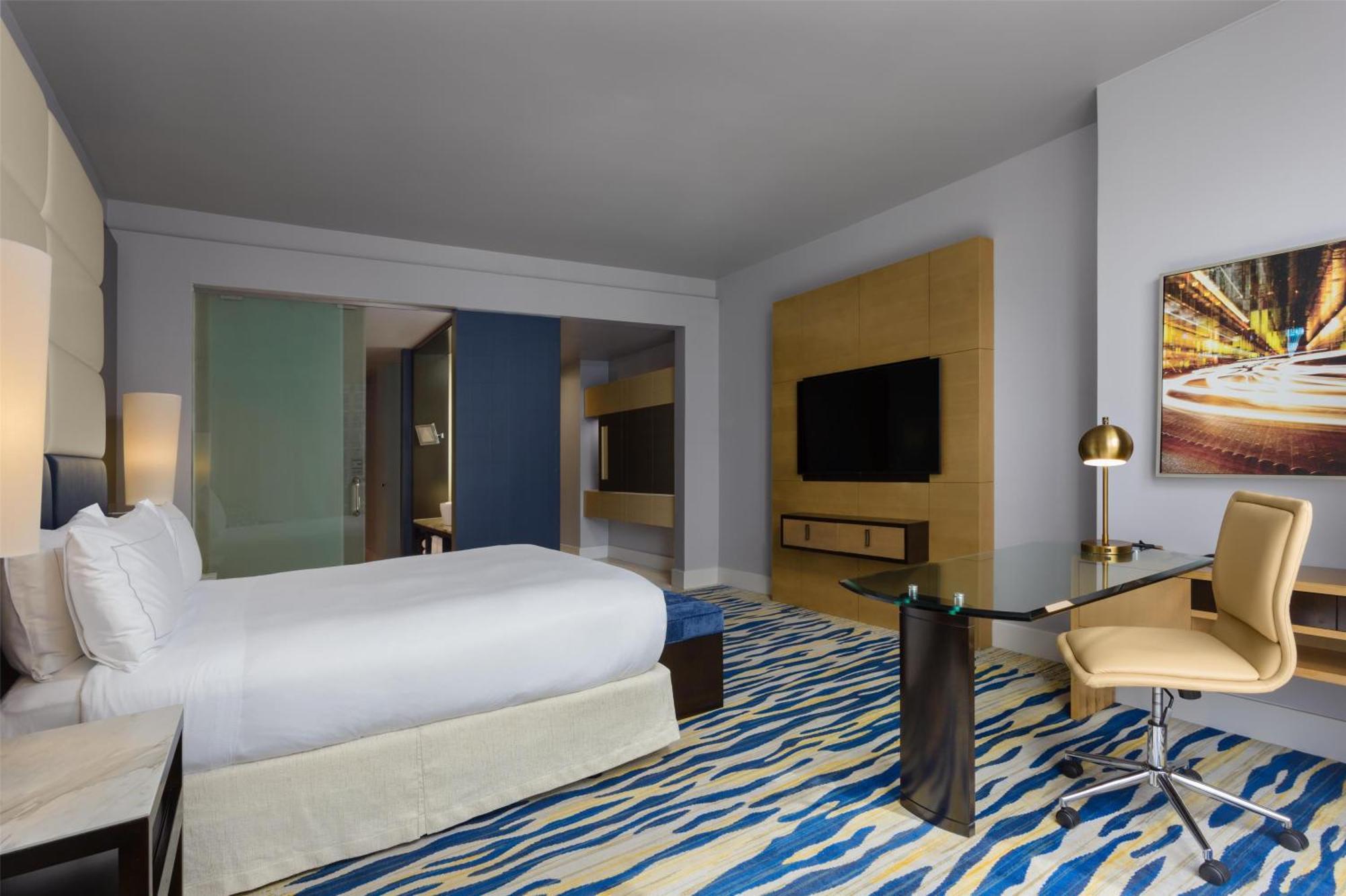 Deluxe King Room City View